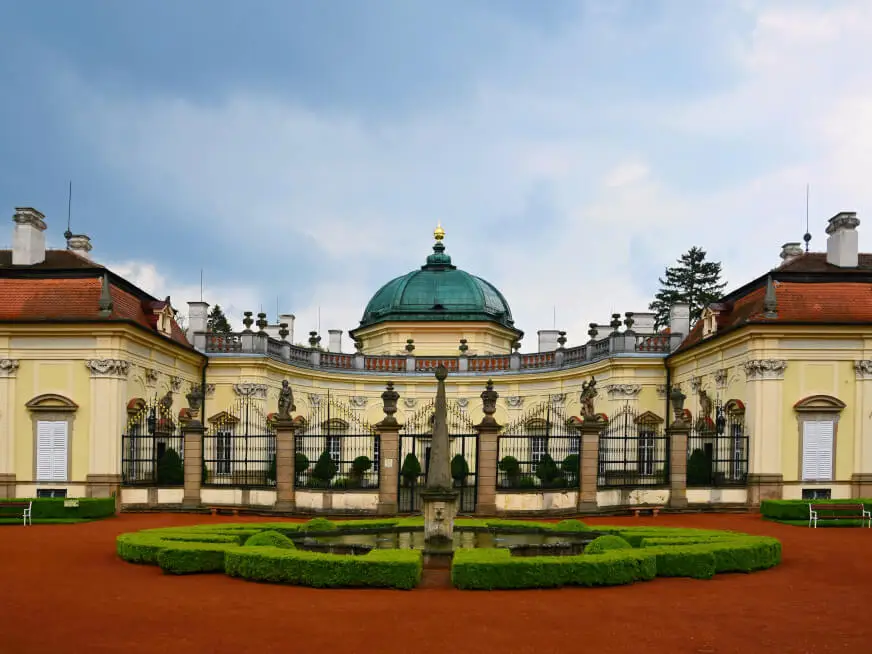 Worldwide travel destinations and trip planning